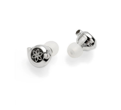 IEM FiiO FD11 con driver dinámico de carbono, doble cámara y doble imán. Graves profundos, 24Ω, cable 0.78 mm (2-pin) y plug 3.5 mm. Carcasa metálica.