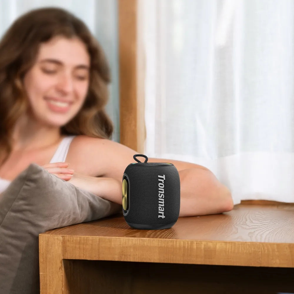 Tronsmart T8 Mini: 16W, IPX7, hasta 20 h (LED off), TWS, sonido 360°, BT 5.3, AUX y TF. Compacto y potente para exteriores y viajes.